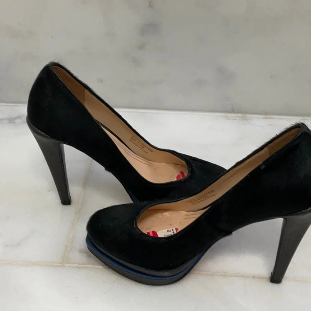 Cole Haan Cow hair Black High Heel Pumps with Blue Trim 8 1/2 new